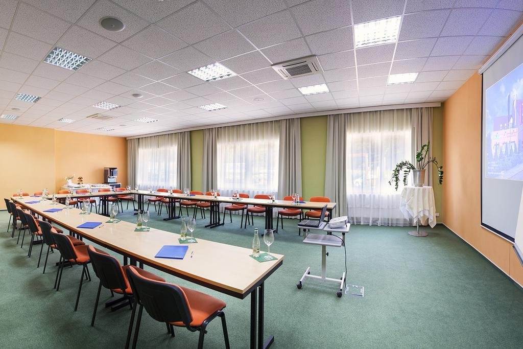 Hotel Benica Benesov  Ngoại thất bức ảnh